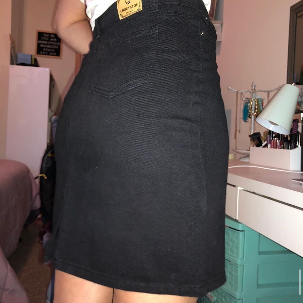 Black pencil skirt